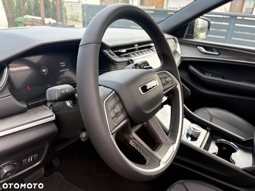 Jeep Grand Cherokee - 14