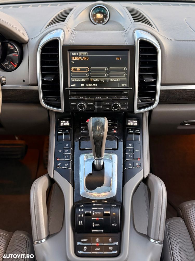 Porsche Cayenne 3.0 L V6 - 18