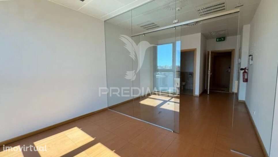 Escritório com vista rio, WC privativo e estacionamento - Grande imagem: 4/17