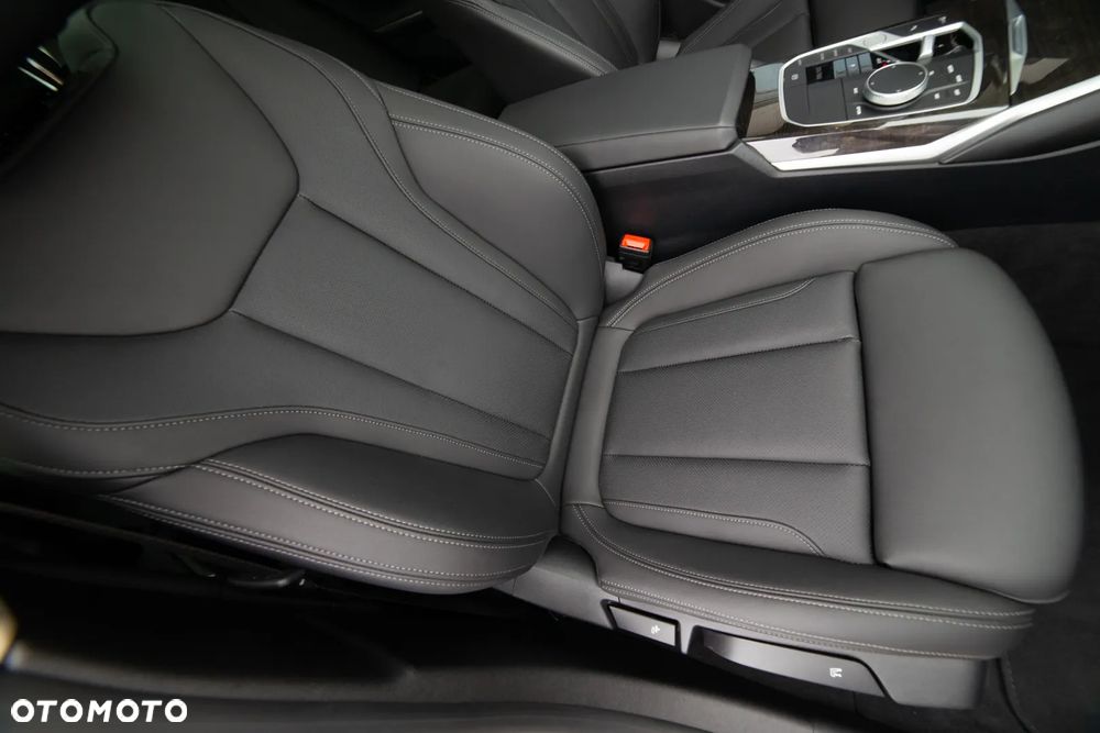 BMW Seria 3 320d xDrive Luxury Line - 38