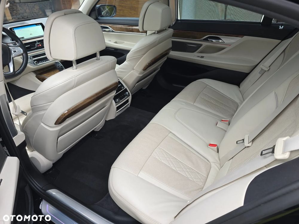 BMW Seria 7 740Li - 16