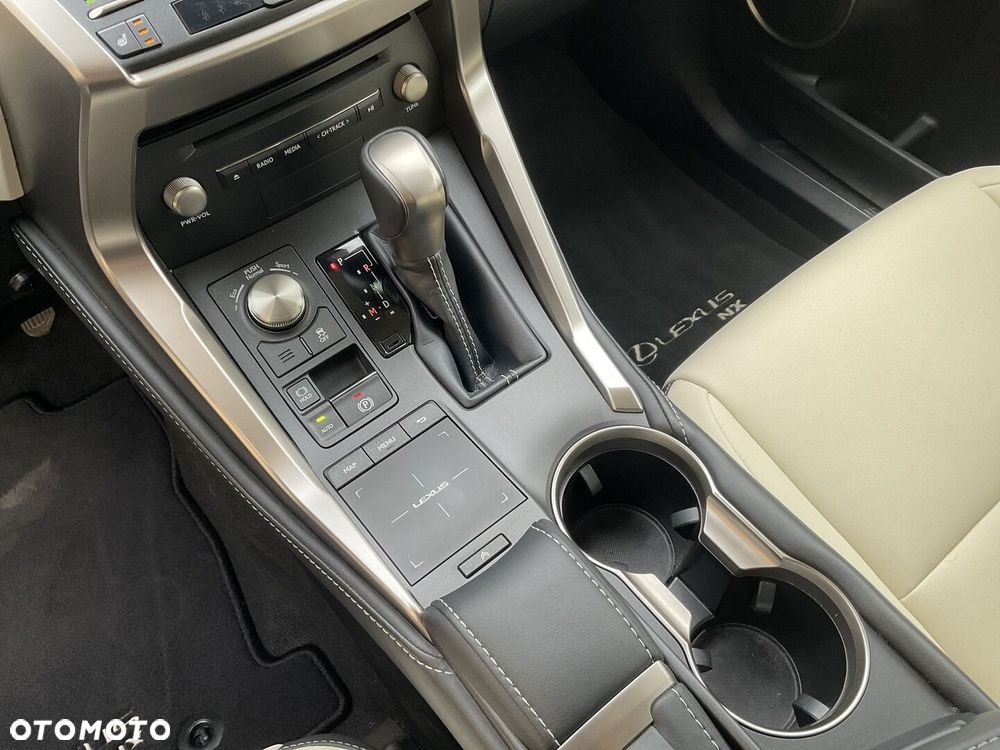 Lexus NX 300 F Impression AWD - 29