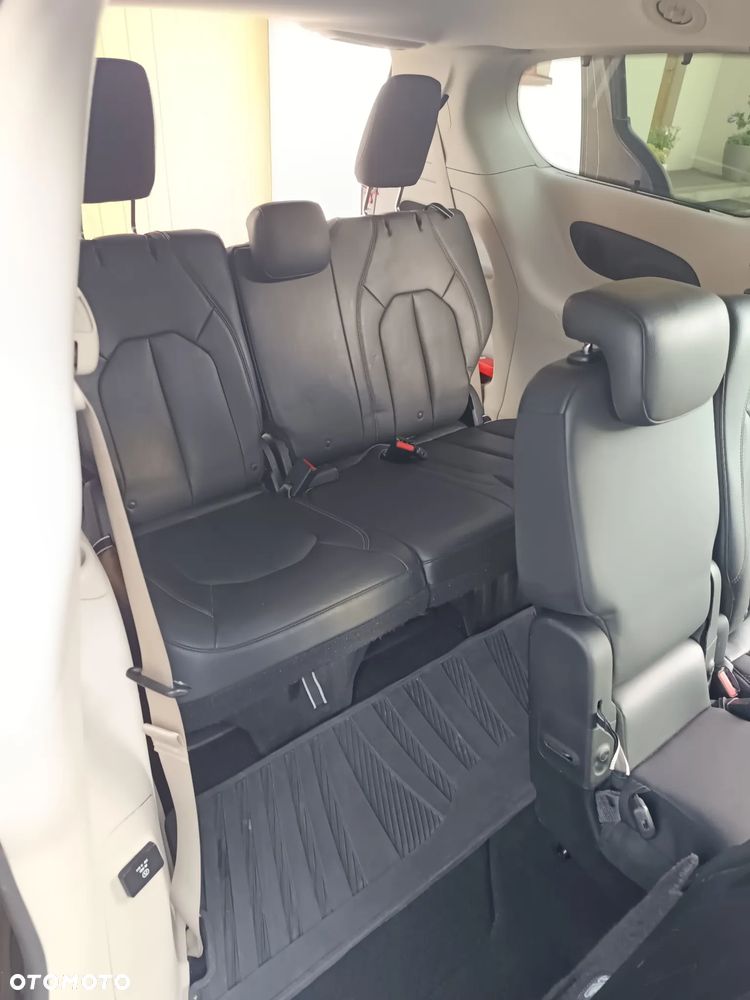 Chrysler Pacifica - 19