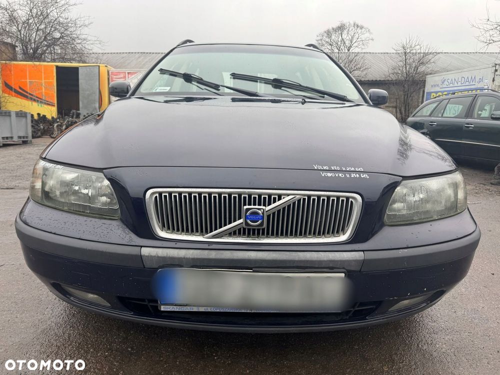 VOLVO V70 II ZDERZAK PRZEDNI PRZÓD 613 KOMBI - 2