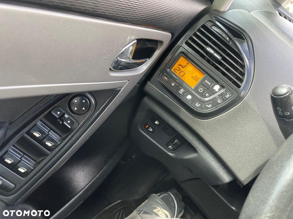 Citroën C4 Picasso - 12