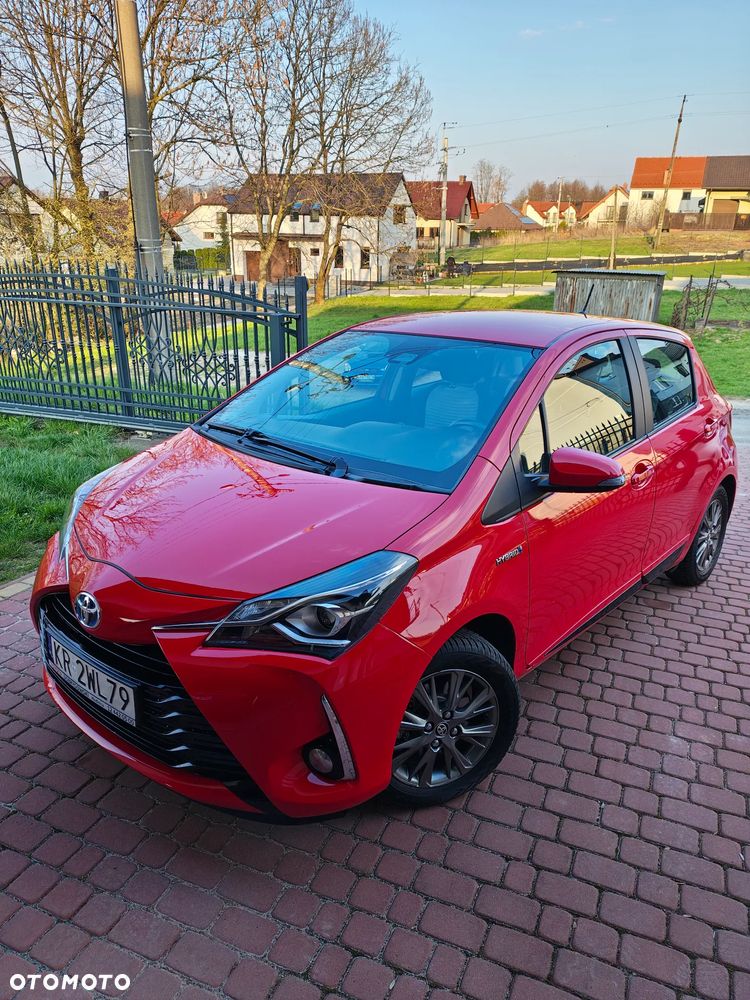 Toyota Yaris Hybrid 100 Premium - 1