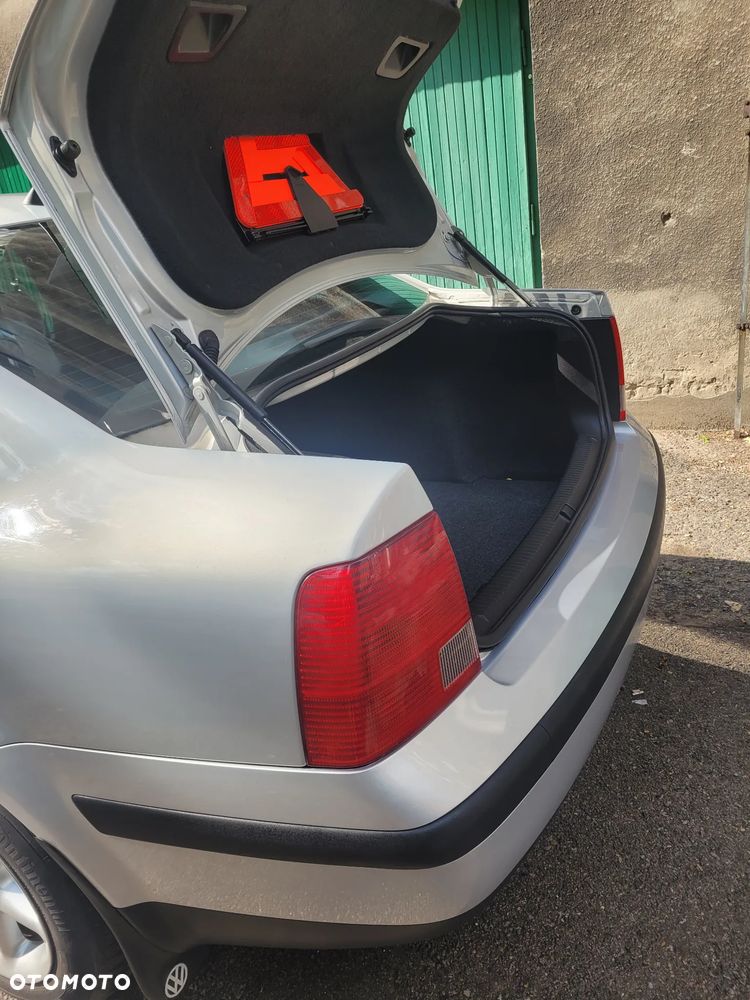 Volkswagen Passat 1.8 Comfortline - 12