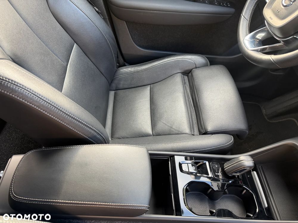 Volvo XC 40 B4 B AWD R-Design - 19