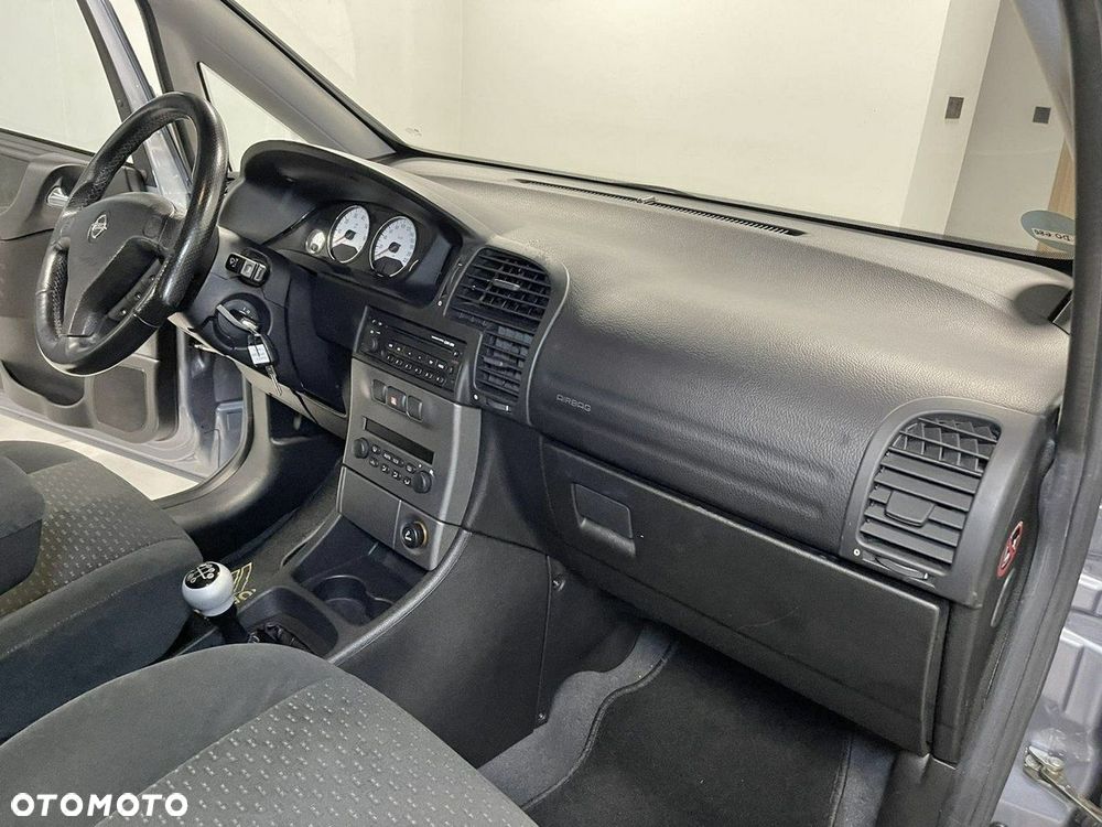 Opel Zafira 1.8 Executive - 31