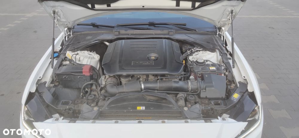 Jaguar XE 20d R-Sport - 20