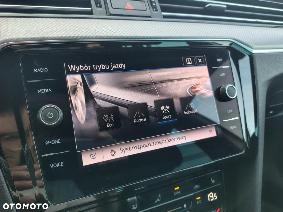 Volkswagen Passat - 33