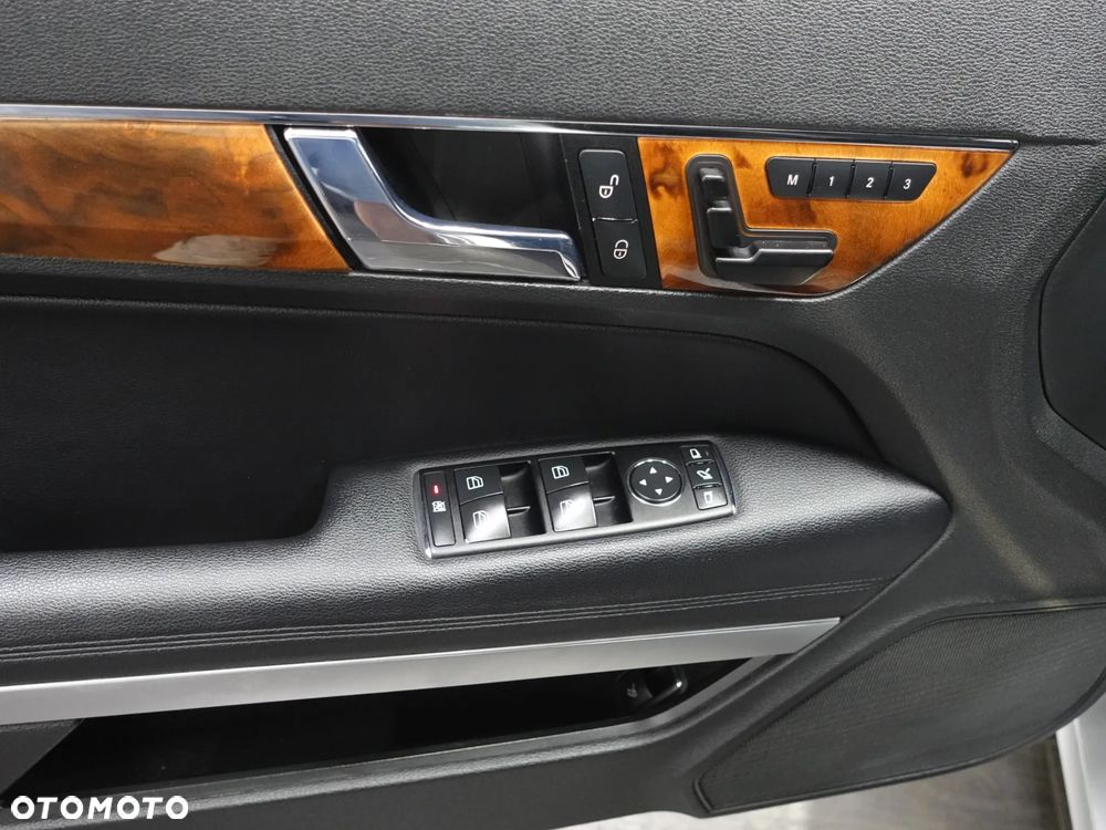 Mercedes-Benz Klasa E 350 CDI DPF BlueEFFICIENCY 7G-TRONIC Avantgarde - 18