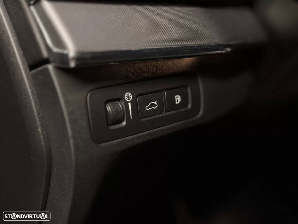 Volvo XC 90 2.0 T8 PHEV R-Design AWD - 18