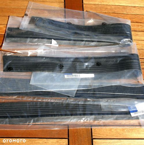 MERCEDES W114 W115 NOWE GUMA USZCZELKI PROGÓW PRÓG