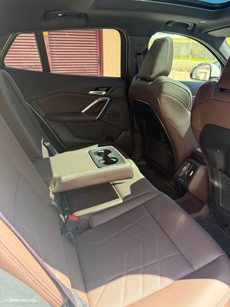 BMW iX2 eDrive20 Pack Desportivo M - 11