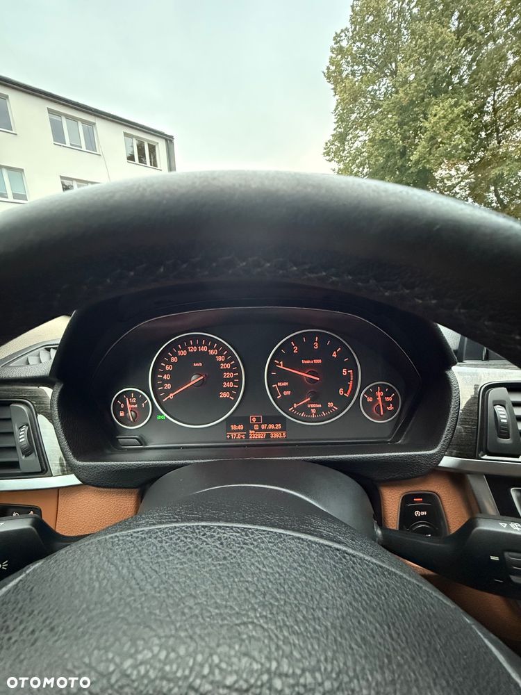 BMW Seria 3 318d Luxury Line - 36