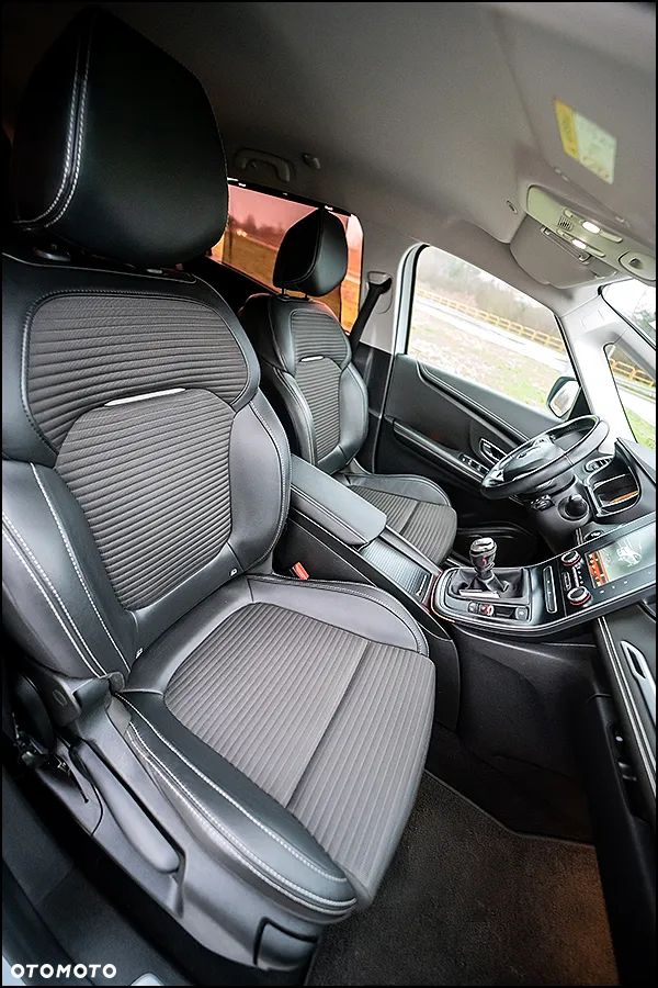 Renault Grand Scenic - 36