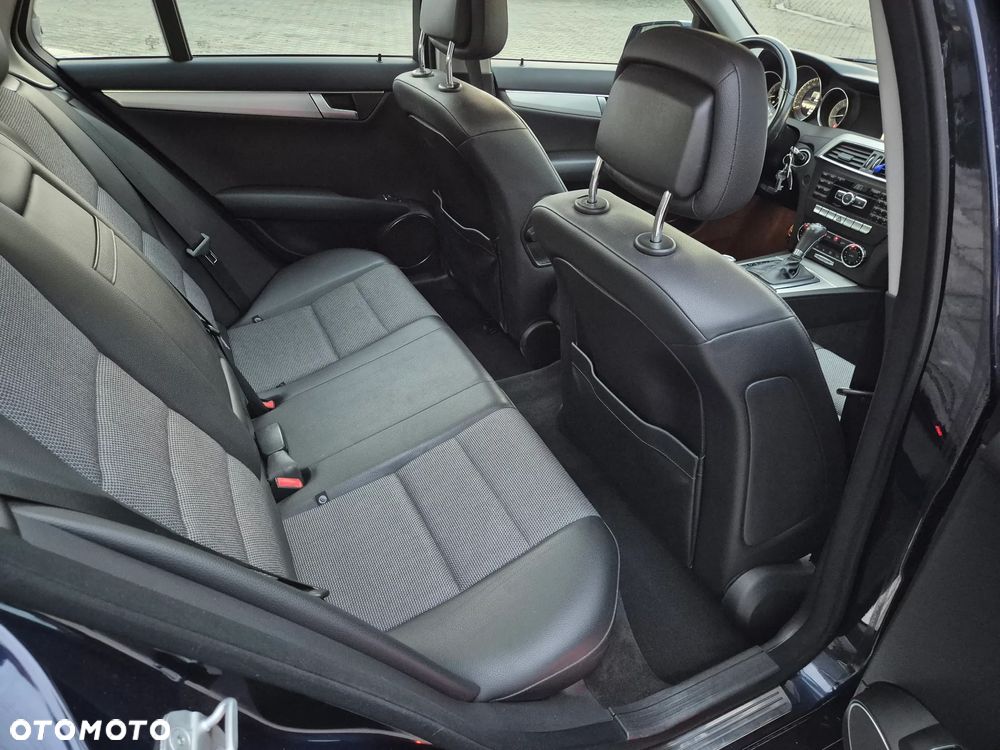 Mercedes-Benz Klasa C 200 T CGI Automatik BlueEFFICIENCY Avantgarde - 29