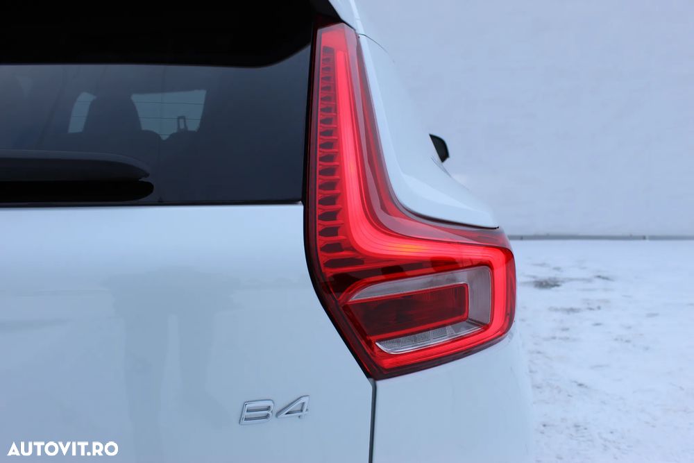Volvo XC 40 B4 AT FWD MHEV Ultimate Dark - 38