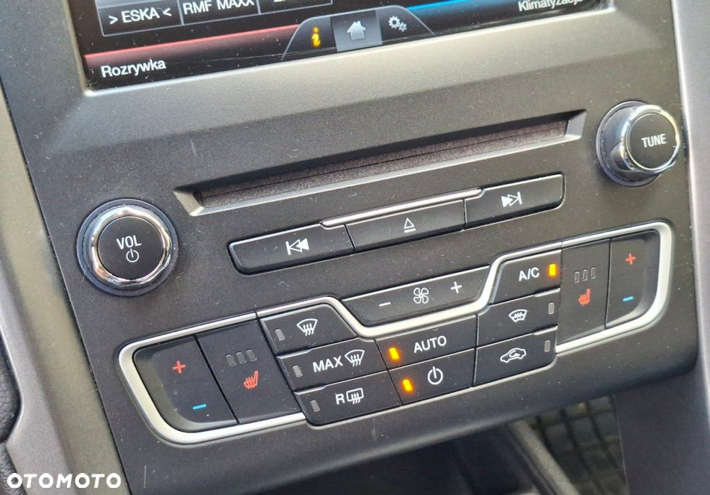Ford Mondeo - 28