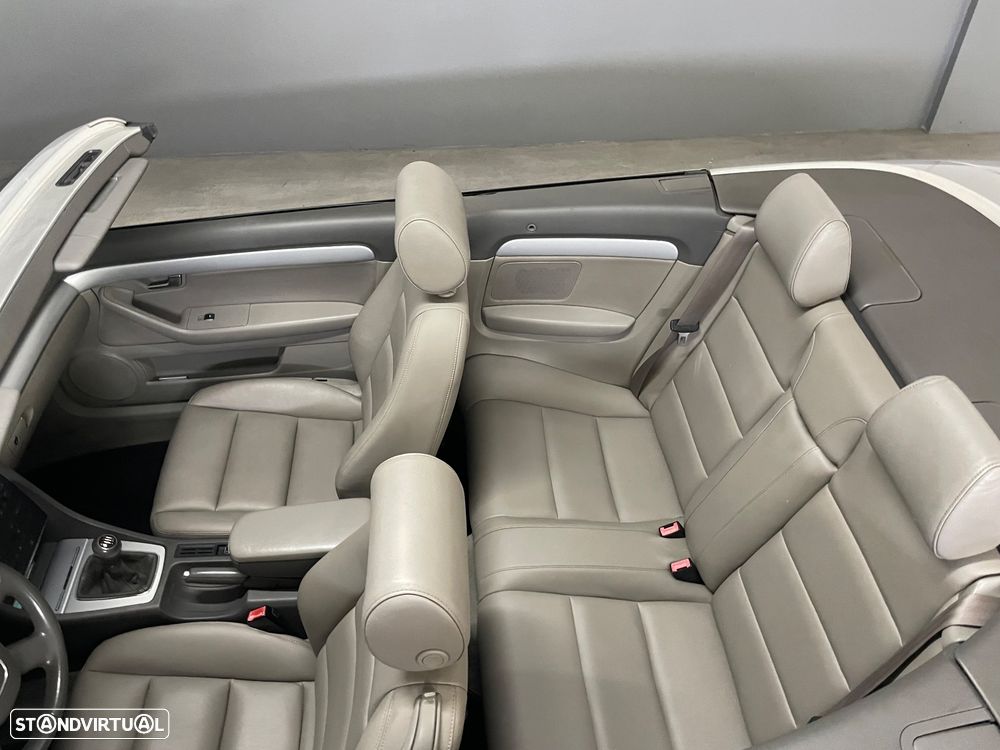 Audi A4 Cabrio 2.0 TDI Exclusive - 6