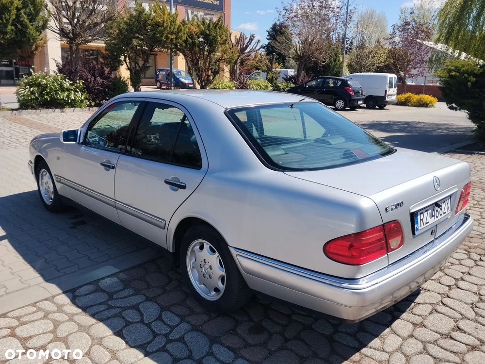 Mercedes-Benz Klasa E - 28