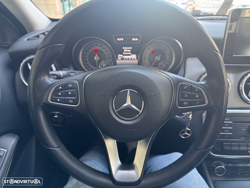 Mercedes-Benz GLA 180 d - 10