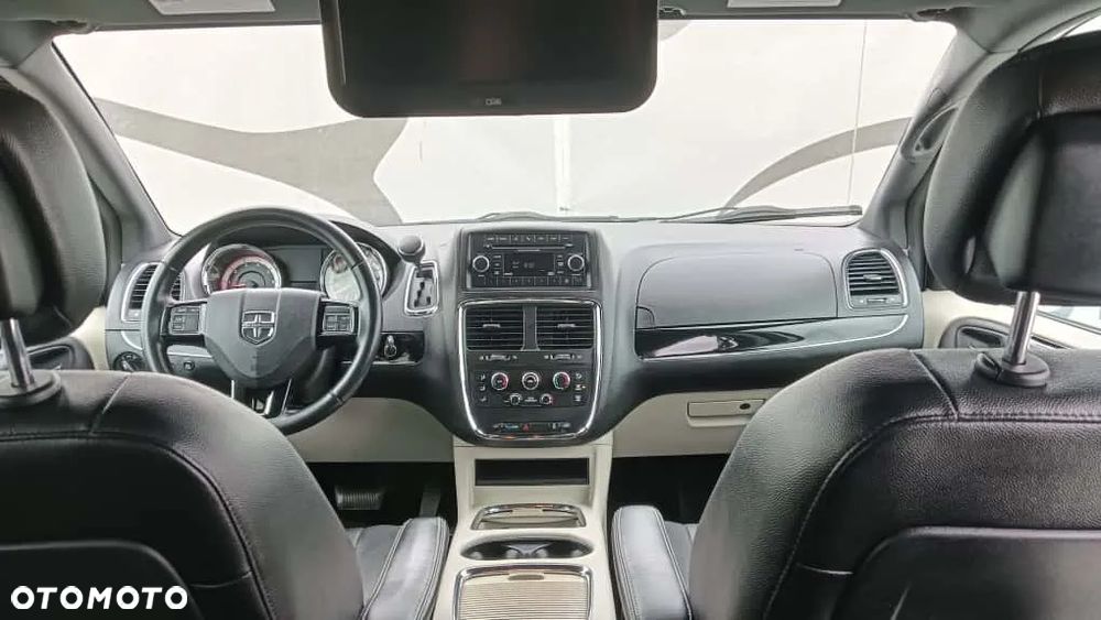 Dodge Caravan - 32