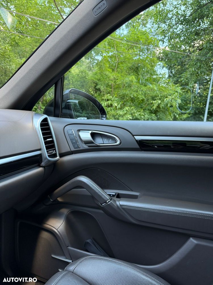 Porsche Cayenne 3.0 L - 8