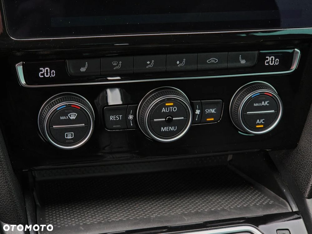 Volkswagen Passat 2.0 TSI Business DSG - 12