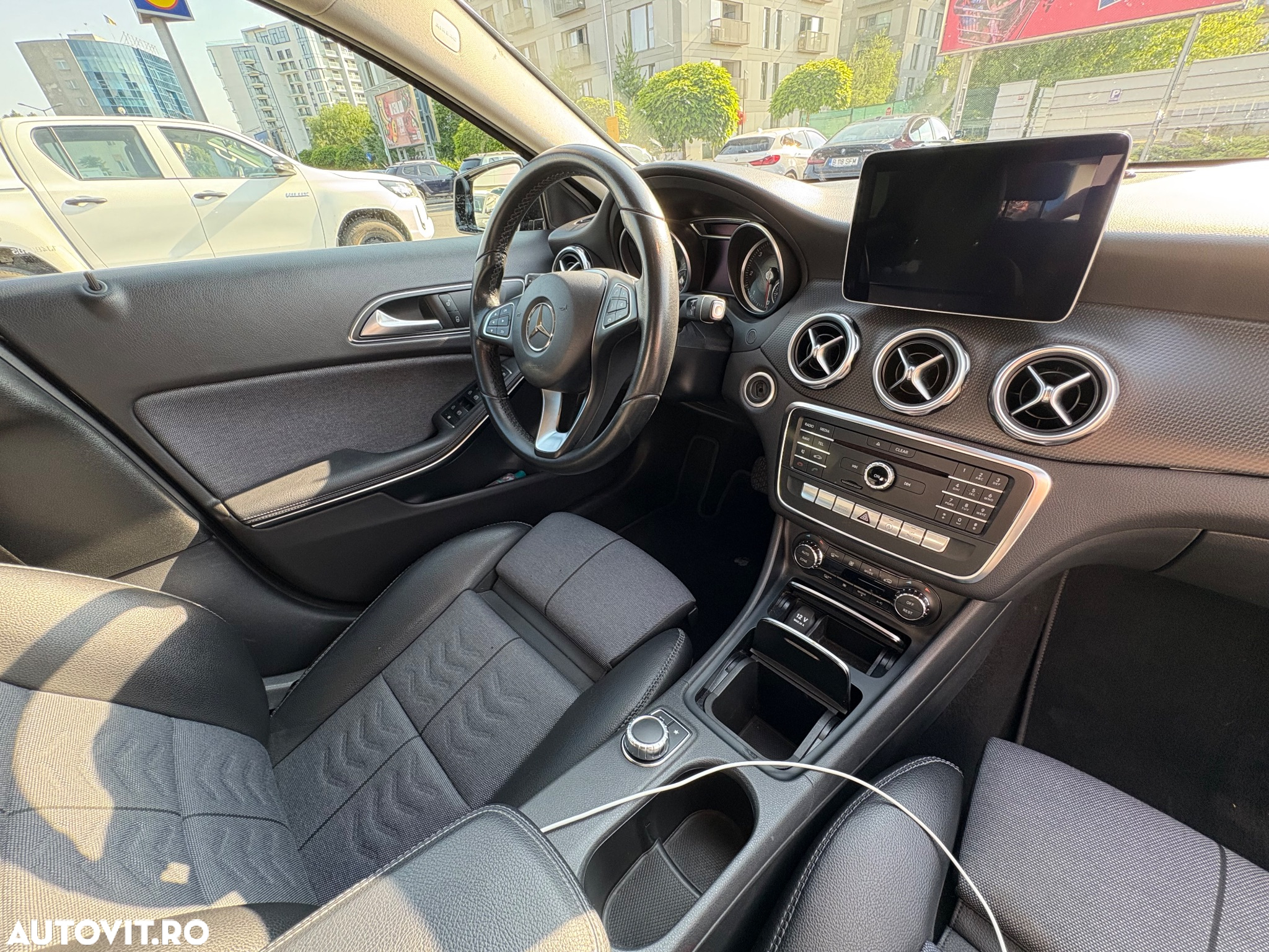 Mercedes-Benz GLA - 11