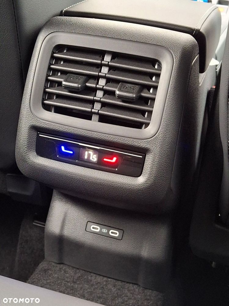 Volkswagen T-Roc 1.5 eTSI Style DSG - 27