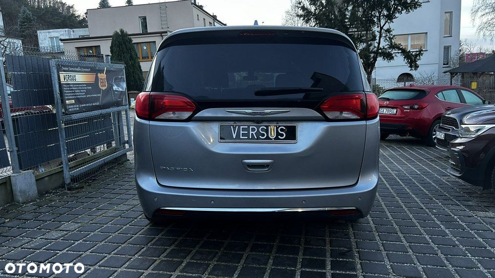 Chrysler Pacifica - 6