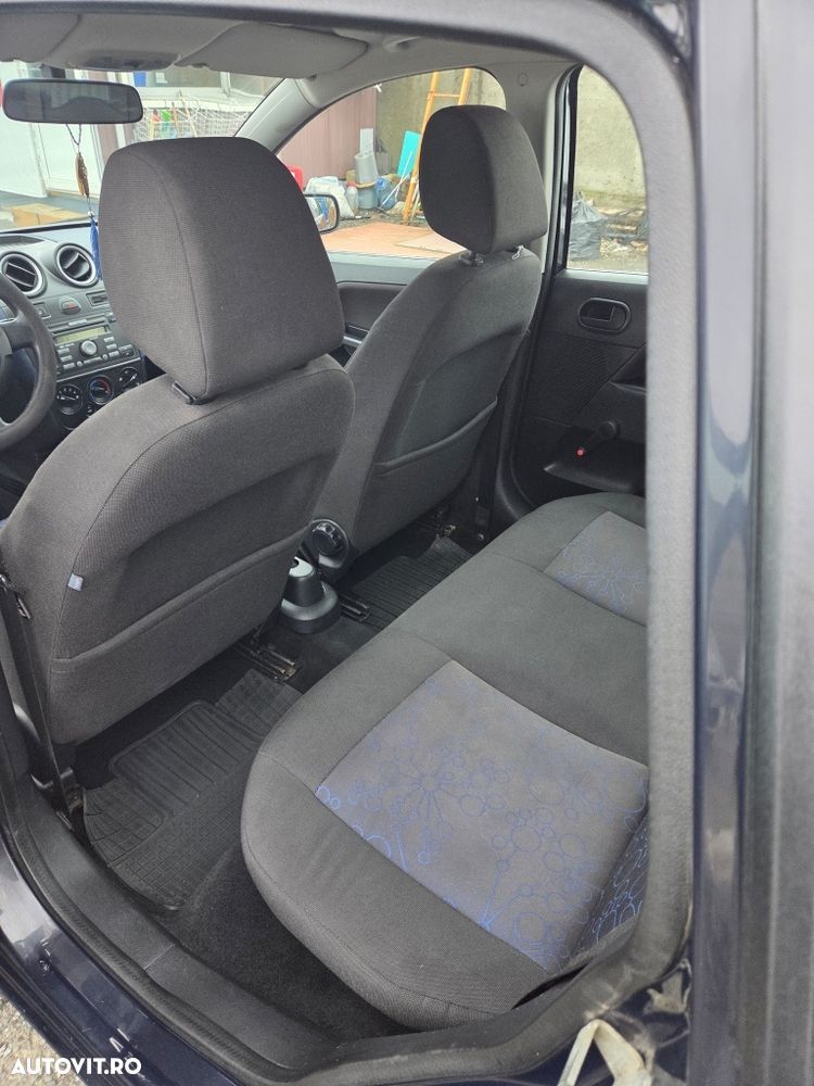 Ford Fiesta 1.3i Ambiente - 18