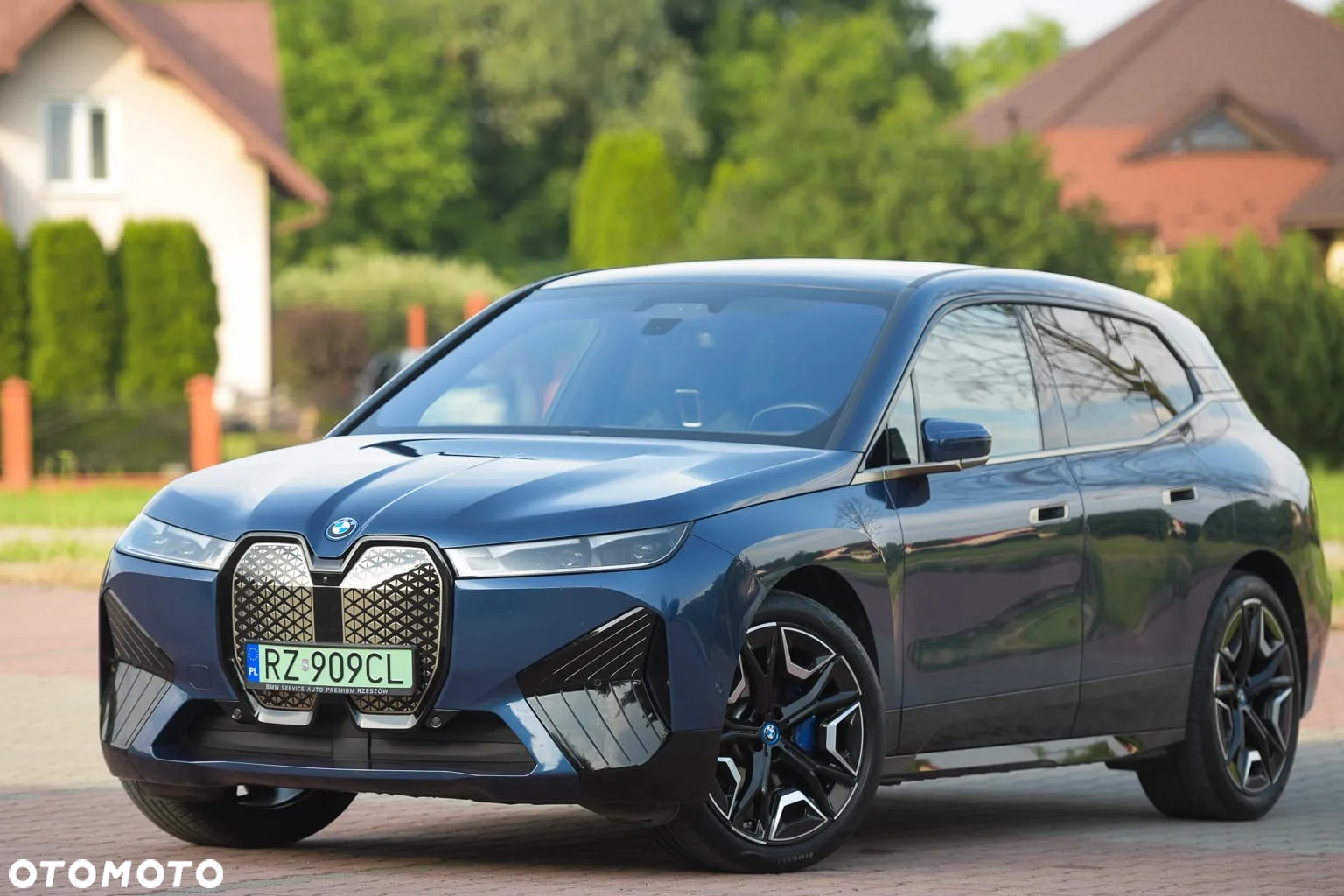 BMW iX - 11
