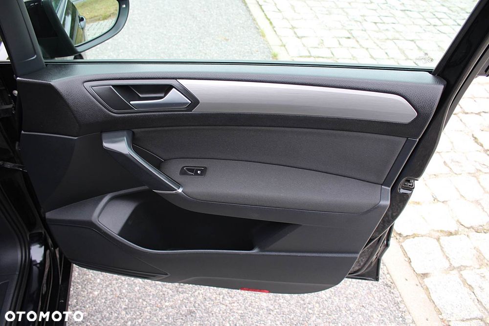Volkswagen Touran 2.0 TDI SCR Highline - 31