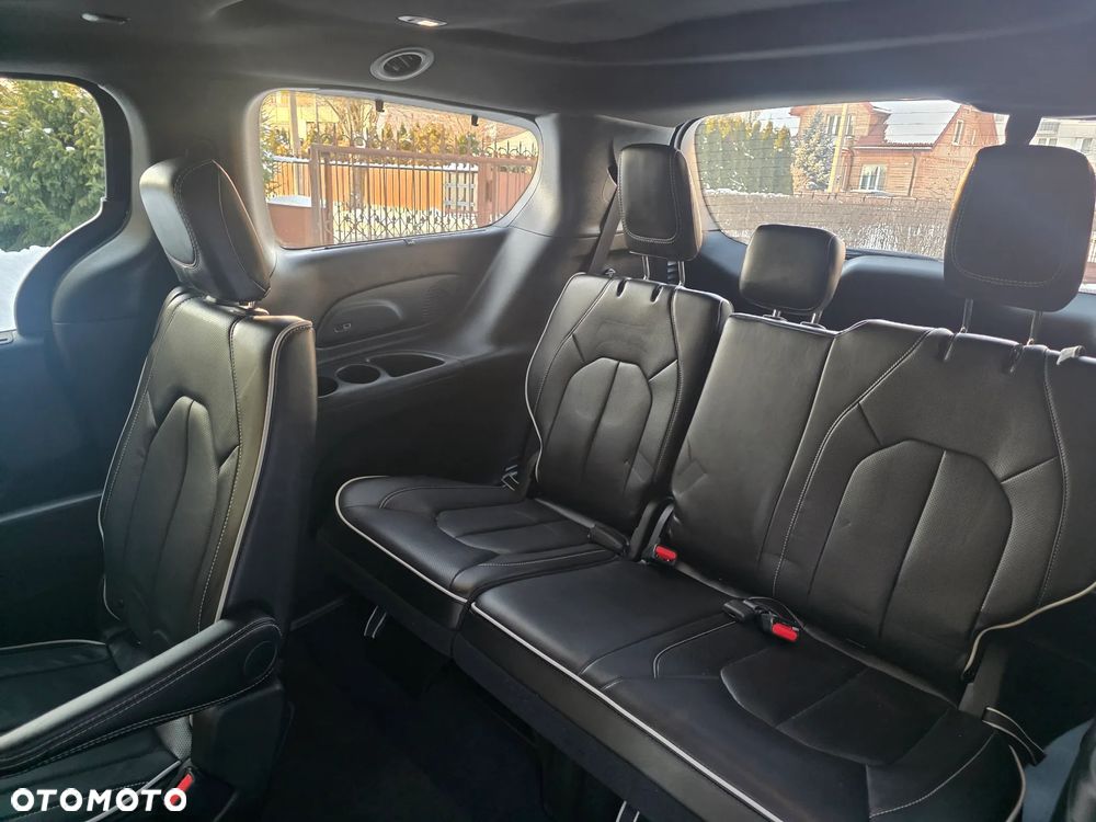 Chrysler Pacifica - 16