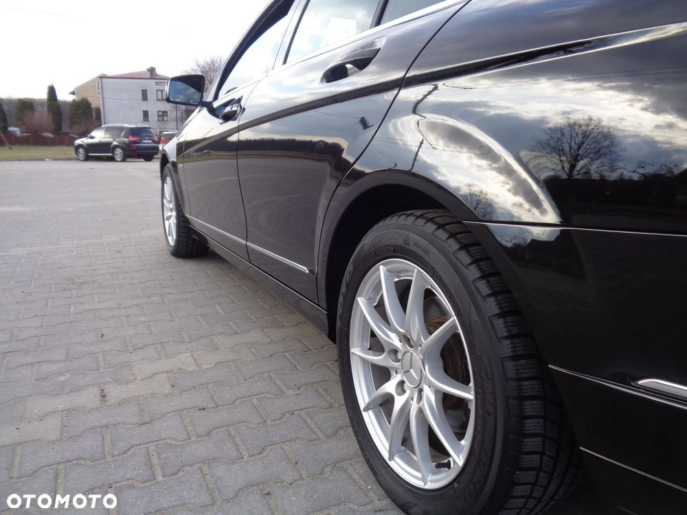 Mercedes-Benz Klasa C 180 CGI BlueEFFICIENCY Avantgarde - 18
