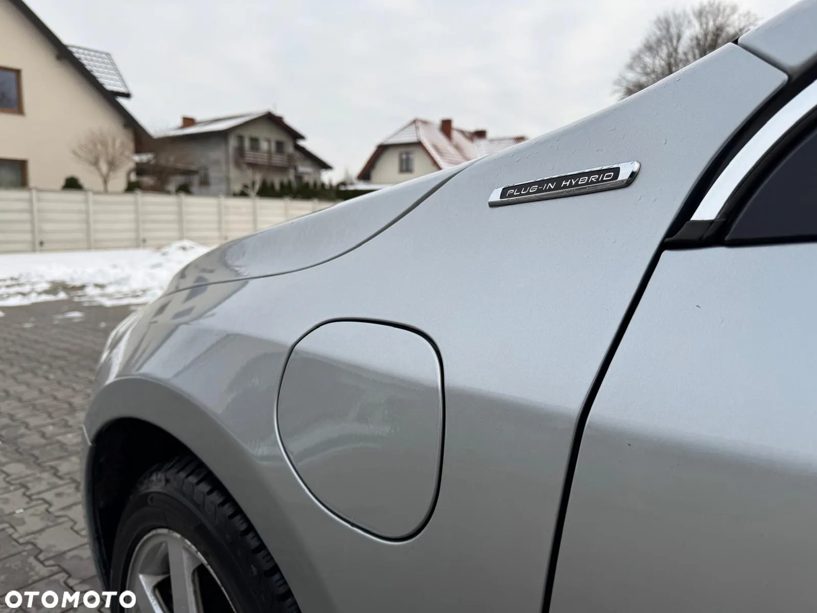 Volvo V60 D6 AWD Plug-in Hybrid R-Design Summum - 23