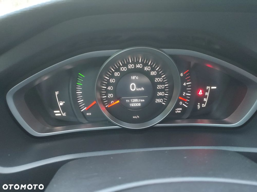 Volvo V40 D4 Drive-E Momentum - 26