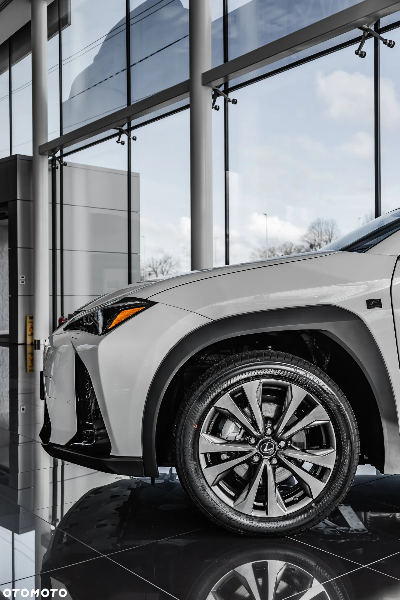 Lexus UX 300h F Sport Design AWD - 7