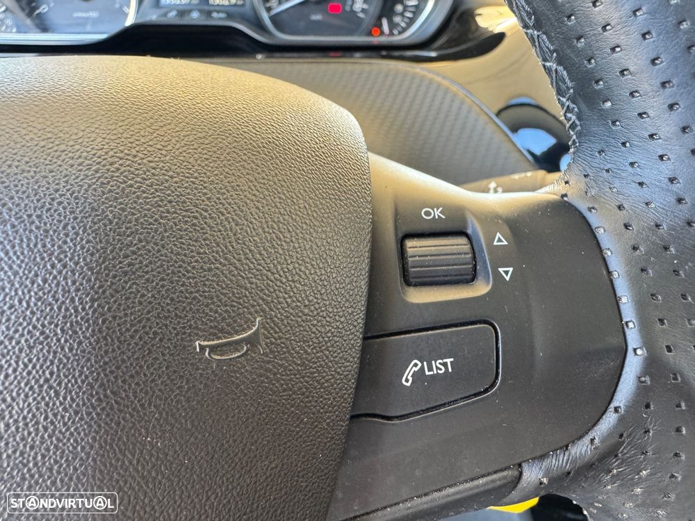 Peugeot 2008 1.2 PureTech Allure - 16