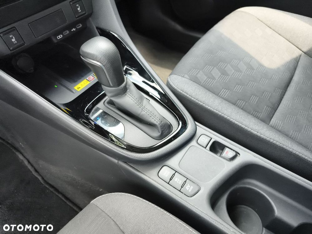 Toyota Yaris Hybrid 1.5 Style - 23