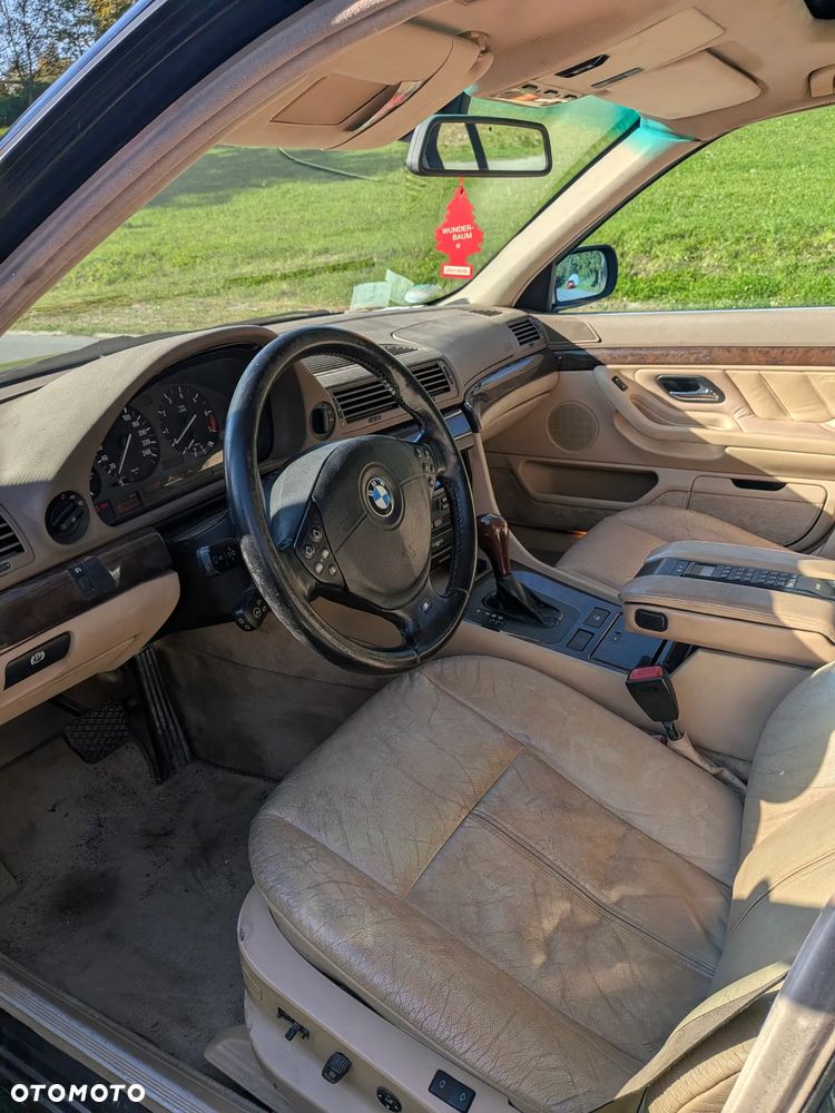 BMW Seria 7 735i - 9