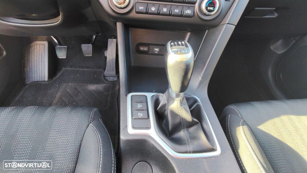 Kia Sportage 1.6 CRDi ISG MHEV Urban - 26