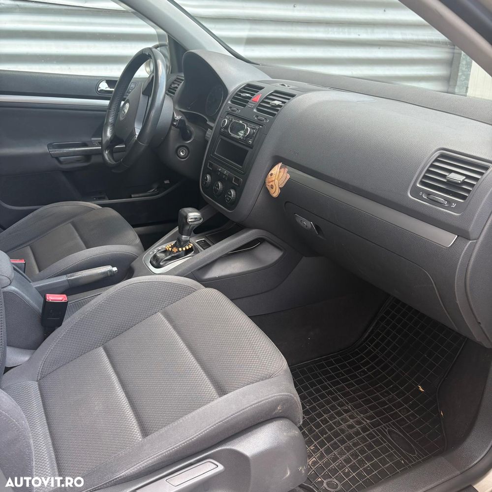 Volkswagen Golf - 6