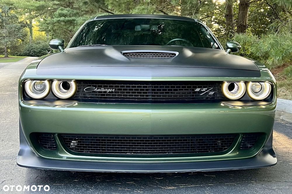 Dodge Challenger - 12