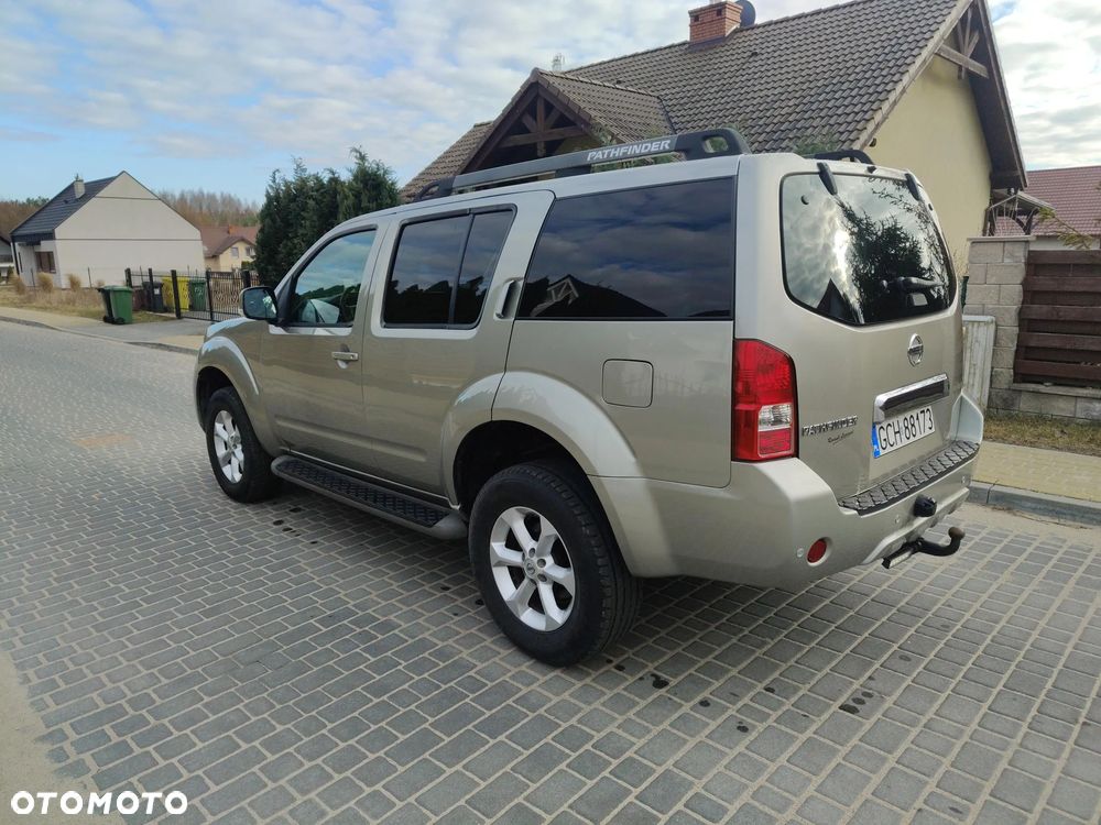 Nissan Pathfinder 2.5 DCi SE - 6