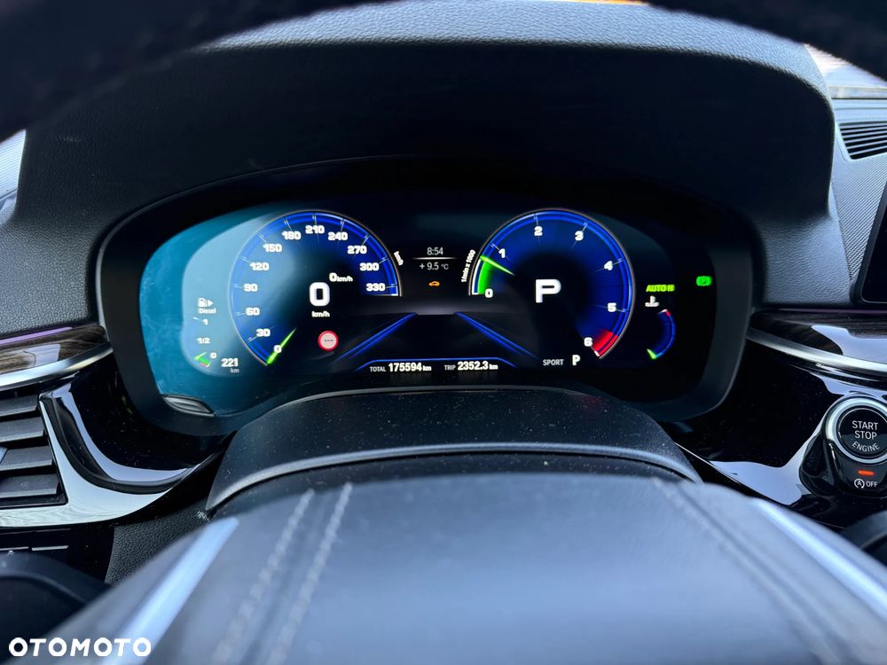 BMW Seria 5 530d xDrive Sport-Aut Luxury Line - 16