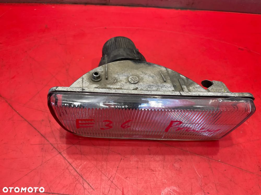 HALOGEN PRZEDNI PRAWY PRZECIWMGIELNY BMW E36 - 2